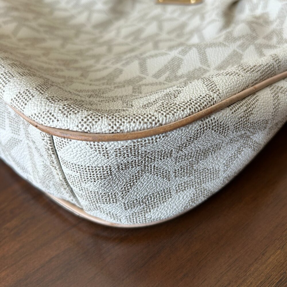 Michael Kors Shoulder Bag - Picture 7 of 16